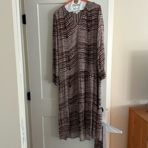 Cloth and stone long sleeve midi dress